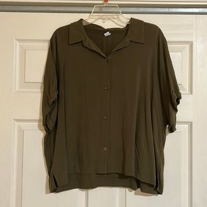 Old Navy button up short sleeve shirt